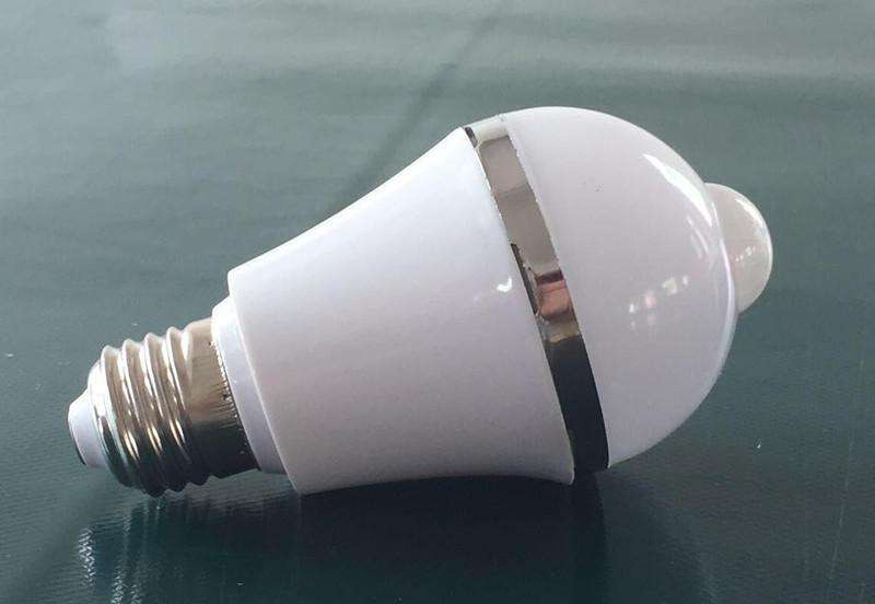 维修LED灯泡