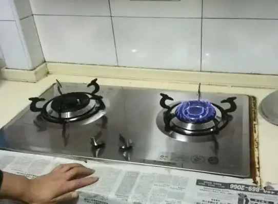 燃气灶跳火是怎么回事